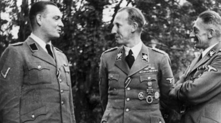 Heydrich uprostřed